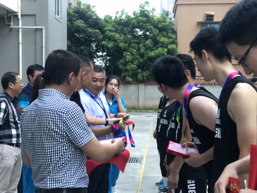 为亚军颁奖_副本.jpg 为亚军颁奖_副本.jpg